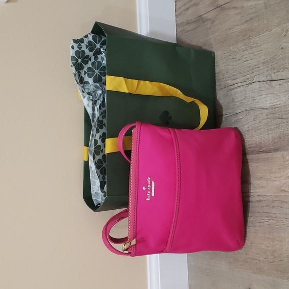 kate spade Handbags - HP 🎊 NWT KATE SPADE CROSSBODY